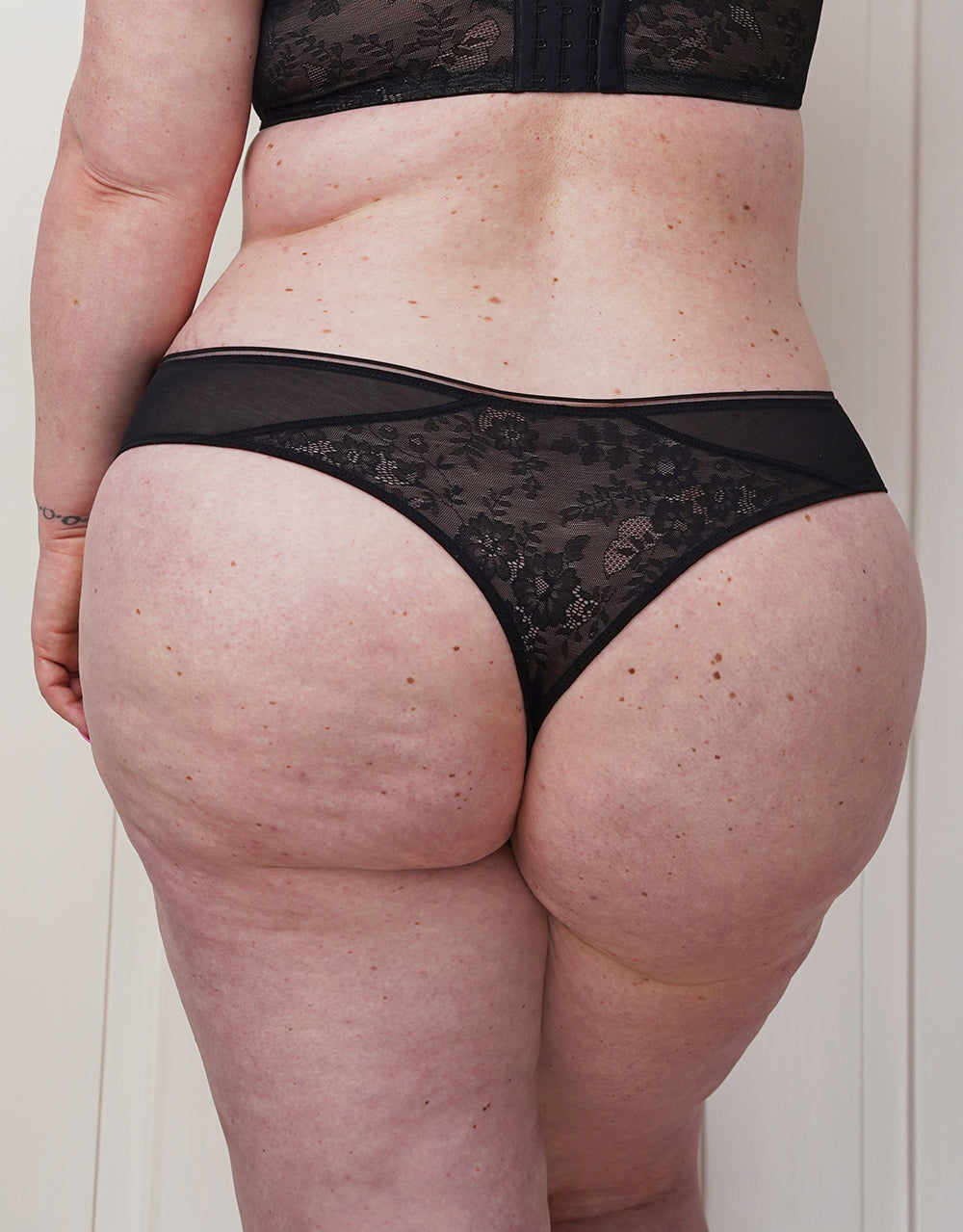 String "True Lace" black