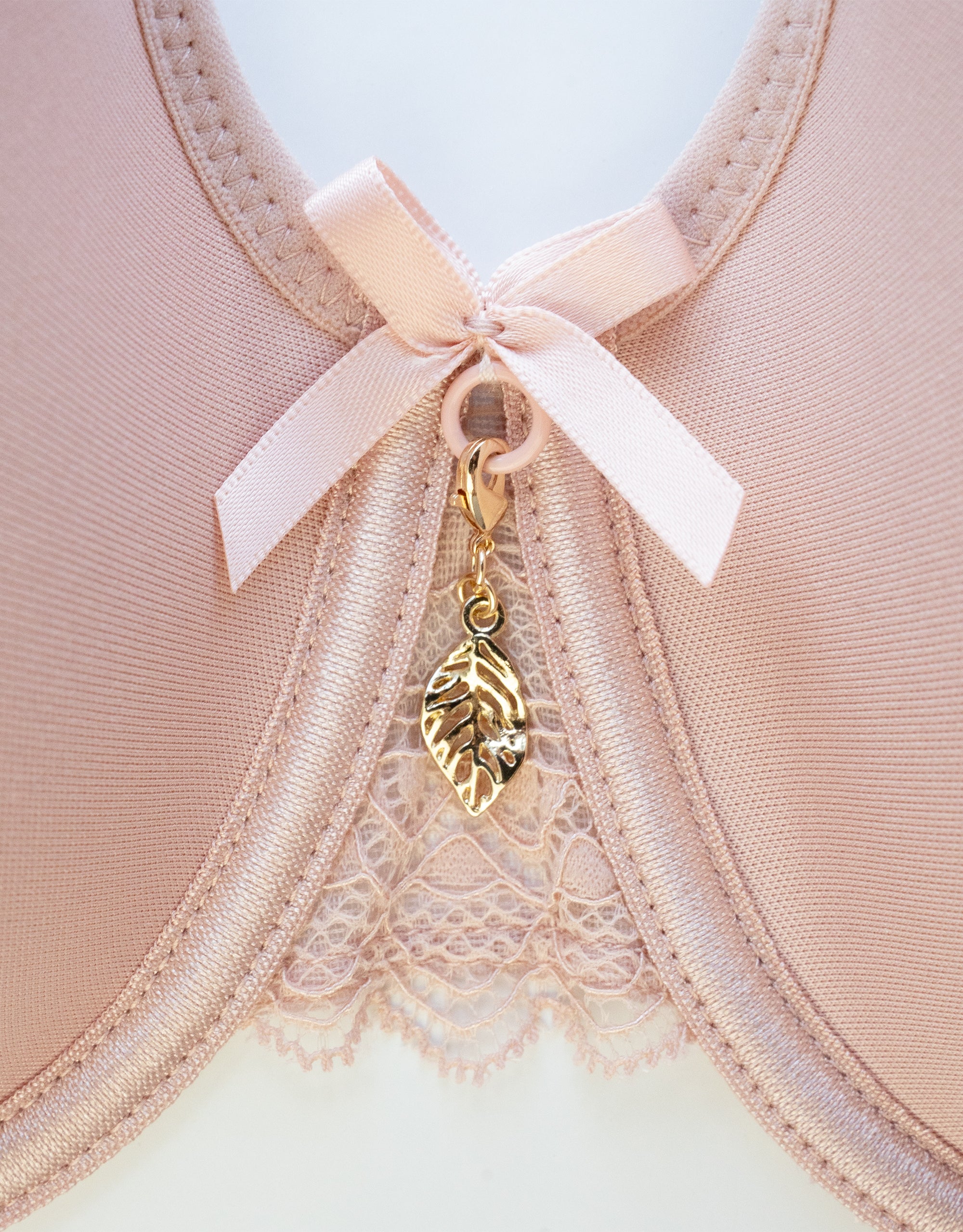 Bra Charm "Golden Leaf"