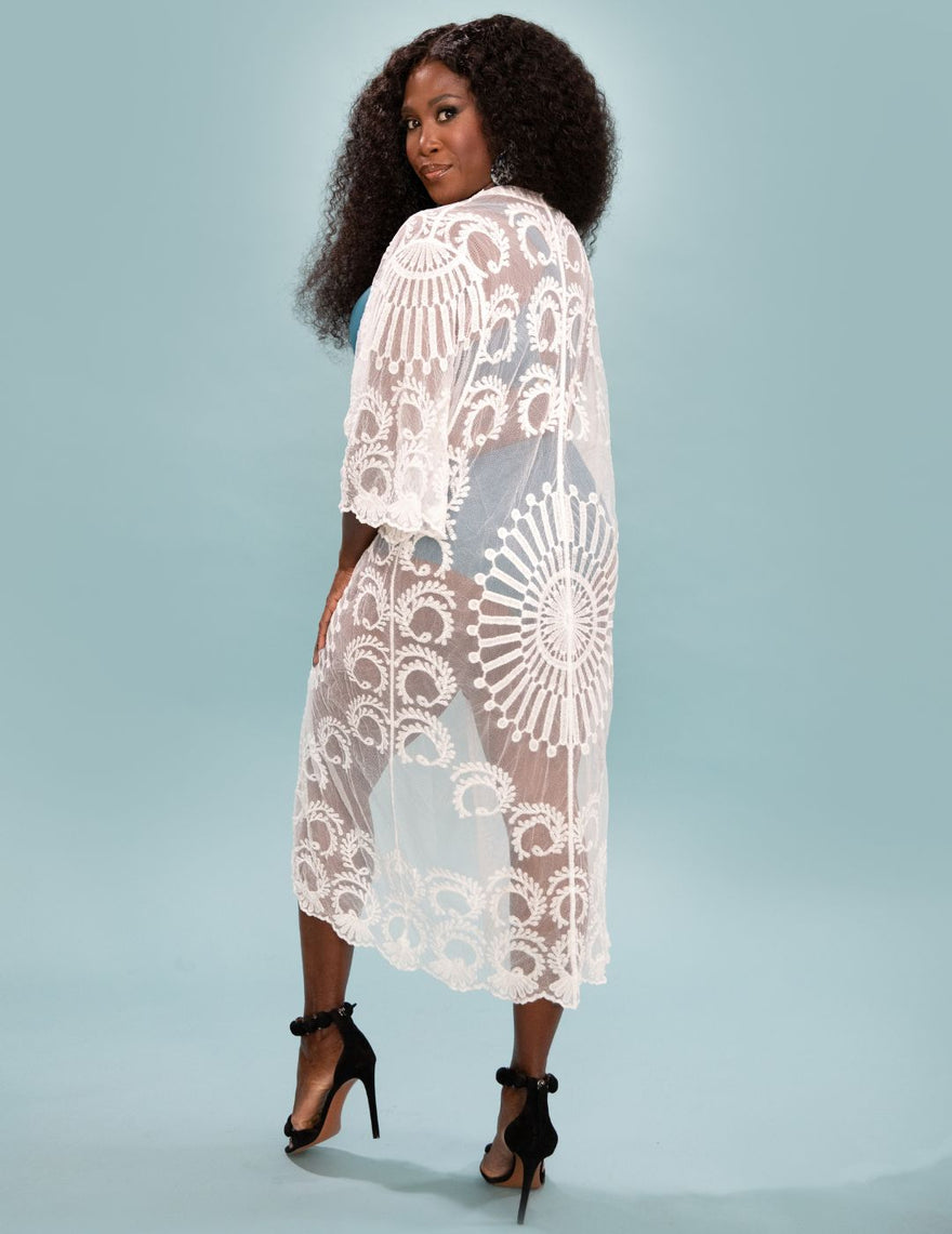 lp_motsi_2025_kimono_long_white.jpg__PID:641e1e5d-2679-44c2-821b-030925dd3f8e